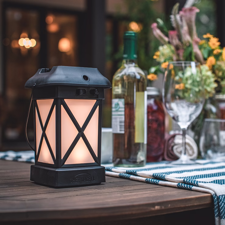 Terrassenlaterne MR-9W mit Licht am Abend