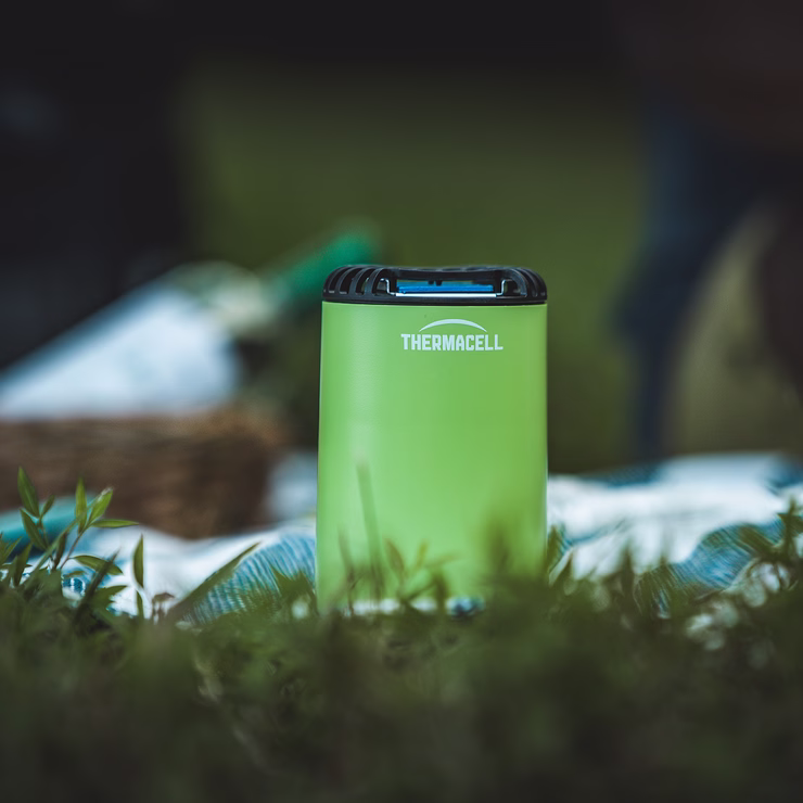 Tischgerät Halo Grün beim Picknick