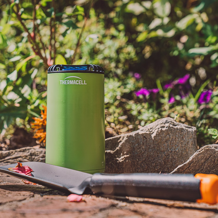 Tischgerät Halo Grün im Garten